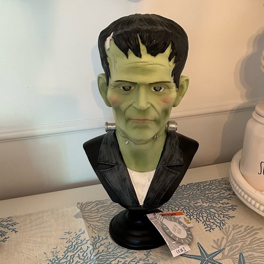 Frankenstein bust with light up eyes HTF